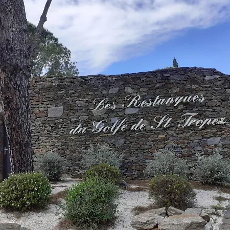 Apartament Les Restanques Du Golf De Saint Tropez, 83310 Grimaud, France *