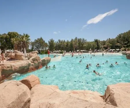 Apartament Les Restanques Du Golf De Saint Tropez, 83310 Grimaud, France *