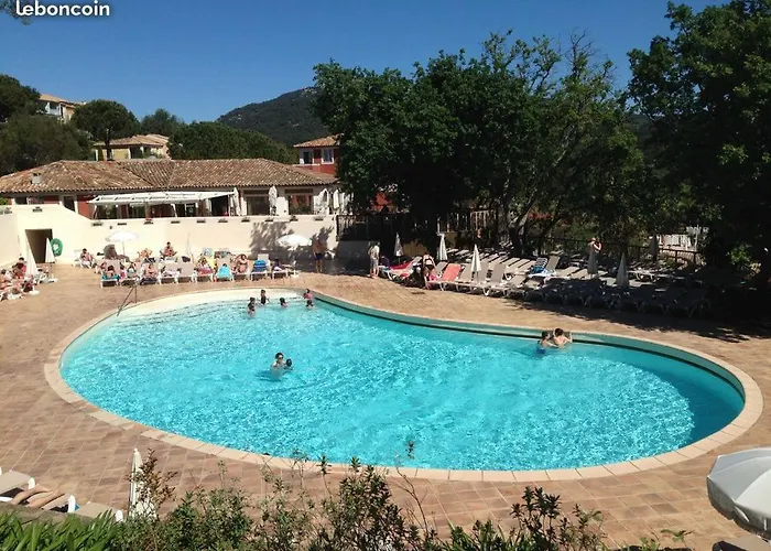 Les Restanques Du Golf De Saint Tropez, 83310 Grimaud, France شقة غريمو